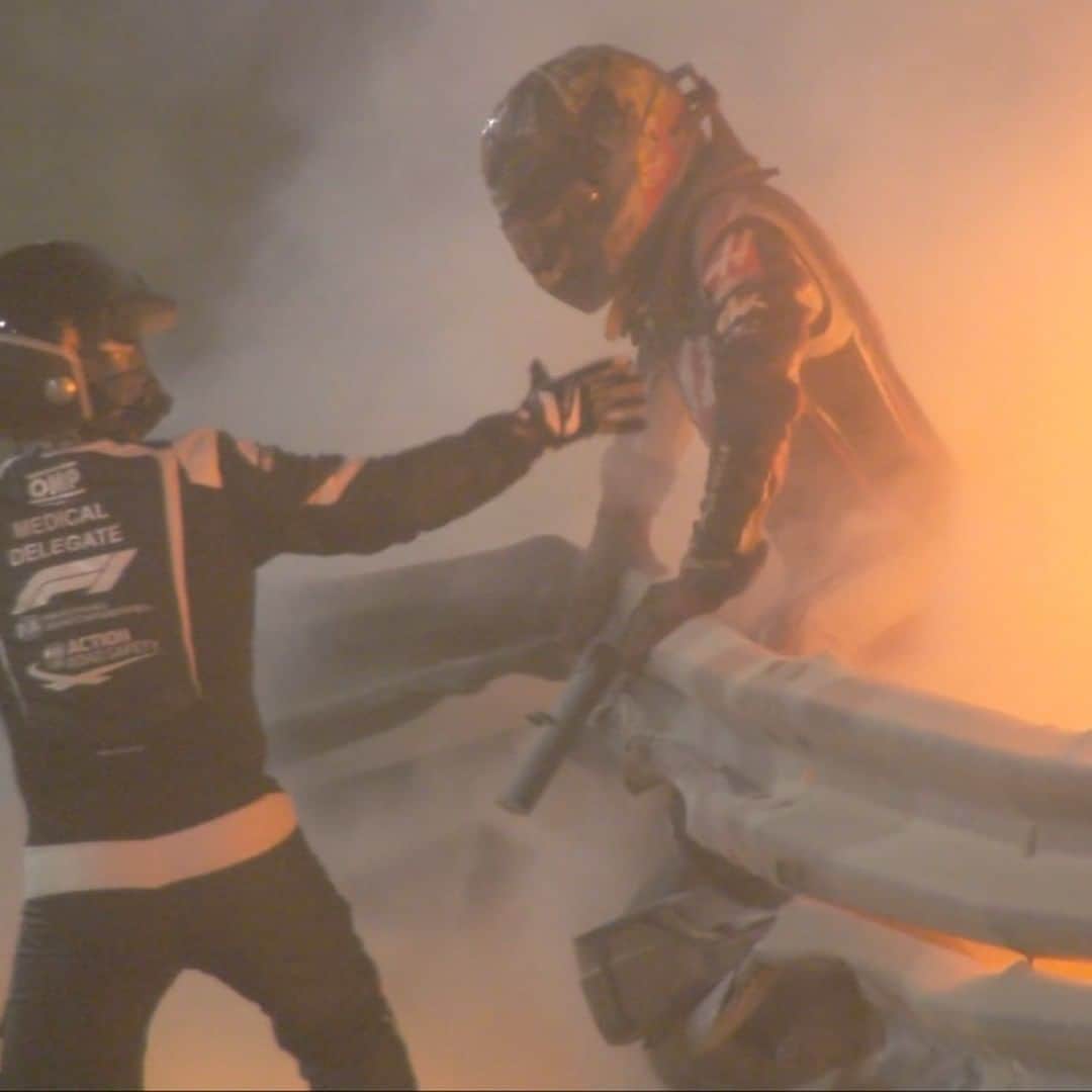 F1さんのインスタグラム写真 - (F1Instagram)「A dramatic and scary start to the Bahrain Grand Prix. Thankfully Romain Grosjean walked away from this collision and fire. Haas have tweeted that Romain has minor burns on his hands and ankles, and has been transported to hospital for further medical evaluation  #F1 #Formula1 #Motorsports #BahrainGP」11月29日 23時51分 - f1