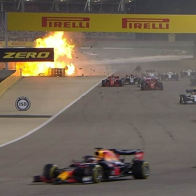 F1さんのインスタグラム写真 - (F1Instagram)「A dramatic and scary start to the Bahrain Grand Prix. Thankfully Romain Grosjean walked away from this collision and fire. Haas have tweeted that Romain has minor burns on his hands and ankles, and has been transported to hospital for further medical evaluation  #F1 #Formula1 #Motorsports #BahrainGP」11月29日 23時51分 - f1