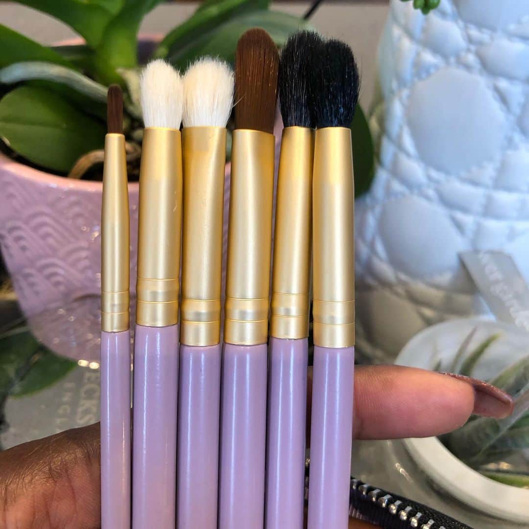 Makeup Addiction Cosmeticsさんのインスタグラム写真 - (Makeup Addiction CosmeticsInstagram)「All brush sets are 60% OFF!! This is the Eye envy set and it’s soooo soft and blends like a dream! OMG!  Tag a bestie who needs new brushes! 🔥🔥🔥🔥🔥 Have you stocked up yet? Code to use is FRIDAY! Hurry ends at 10pm GMT TODAY! 😱😱 We ship worldwide 😍😍😍 #makeupaddictioncosmetics」11月29日 23時46分 - makeupaddictioncosmetics