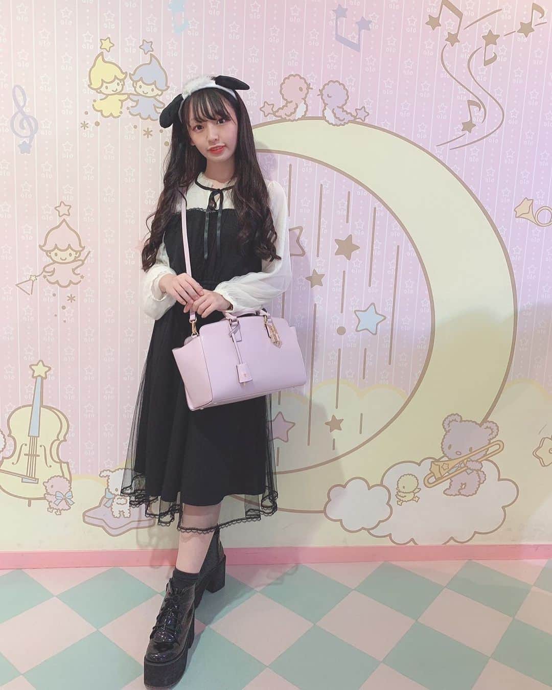 のインスタグラム：「﻿ ﻿ ﻿ ﻿ ポチャッコ﻿ ﻿ ﻿ ﻿ #サンリオピューロランド #goto﻿ #東京 #お出かけ ﻿ ﻿ #サンリオ #ポチャッコ #カチューシャ﻿ #コーディネート #デート﻿ ﻿ #厚底 #ワンピース #ロングスカート﻿ #チュールスカート」