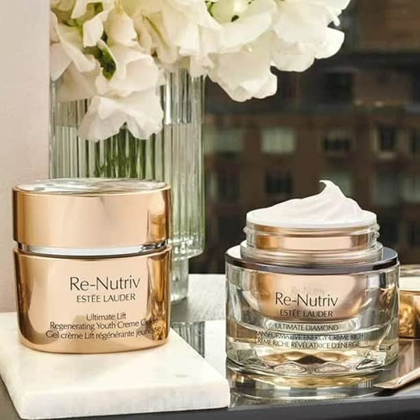 のインスタグラム：「Pop quiz: Ultimate Lift Regenerating Youth or Ultimate Diamond Creme? We love them both! If you’re looking to lift, firm and strengthen skin, we recommend our Regenerating Youth Creme. If you wish to reawaken skin’s radiance while contouring, we recommend Ultimate Diamond Creme. Both will leave skin soft and beautiful. #ReNutriv」