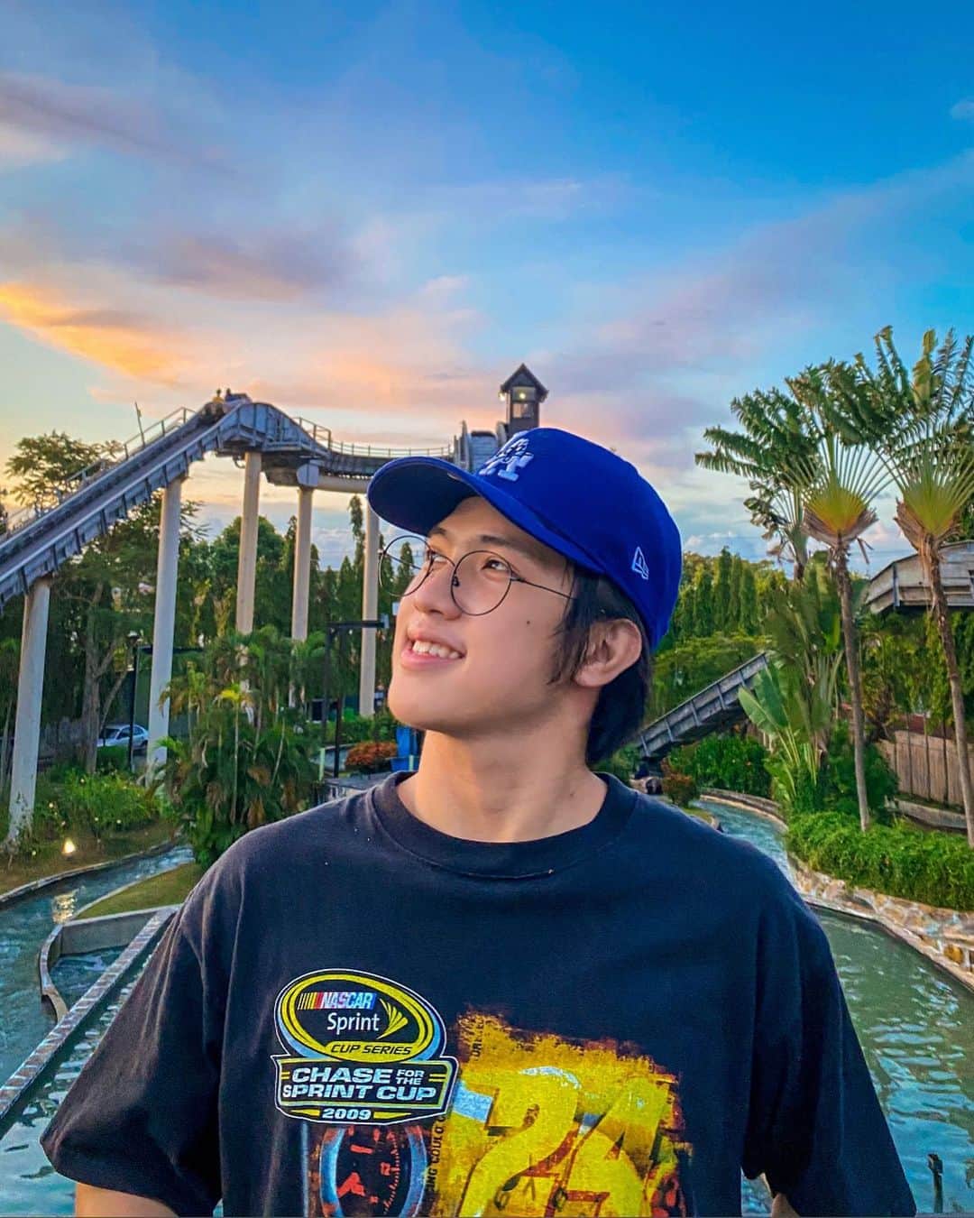Ranz Kyleさんのインスタグラム写真 - (Ranz KyleInstagram)「Feelin like a kid in a magical place! 🎢」11月30日 0時00分 - ranzkyle