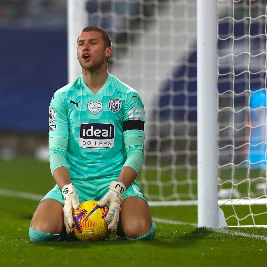 サム・ジョンストンのインスタグラム：「Buzzing with our first @premierleague win, topped off with a clean sheet 😍👊🏼🧤 @wba」