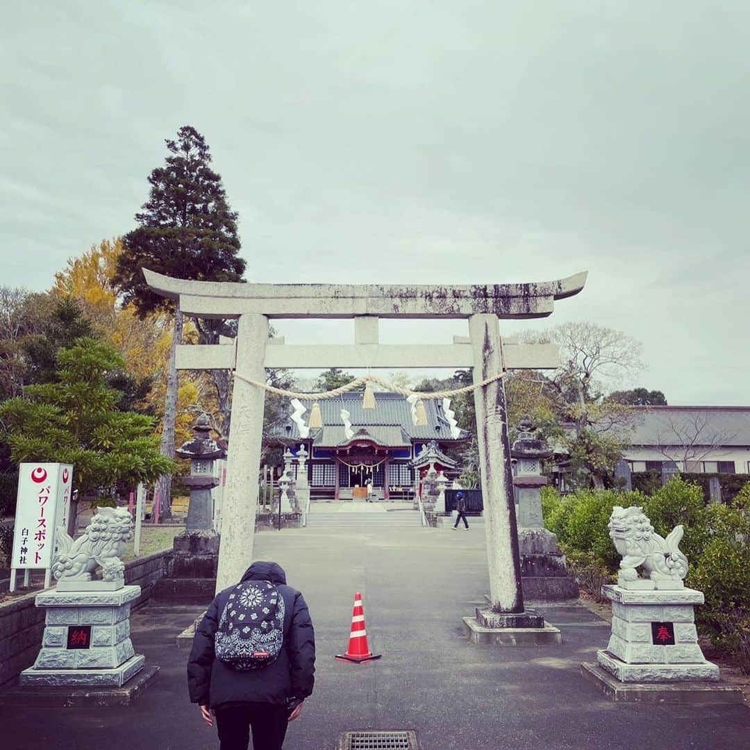 TEEDAさんのインスタグラム写真 - (TEEDAInstagram)「I went to” Kujukuri beach” for eat the big clam and visit shirako shrine by my motorcycle. it was cold today but we had a great time!  バイクで九十九里の白子神社に参拝と焼きハマグリを食べに行ってきた。 寒かったけど、スゲーイイ時間だったなー。 海も見れたし。  #backon #teeda #kenji03 #kawasaki #z900rs #motorcycle #beach #clam #shrine #神社　#九十九里 #焼きハマグリ #海　#リフレッシュ」11月29日 23時57分 - teeda_bo