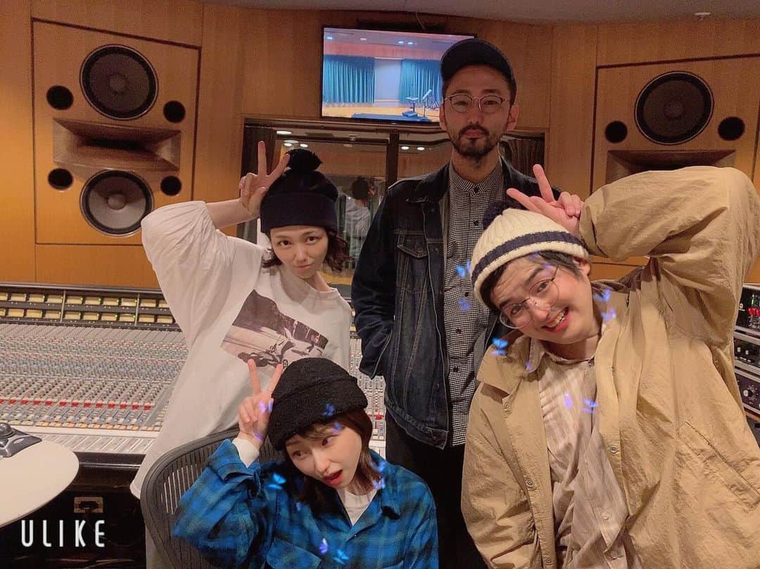 関取花のインスタグラム：「ULIKEを教えてもらって浮かれる人たち(レコーディングでした」
