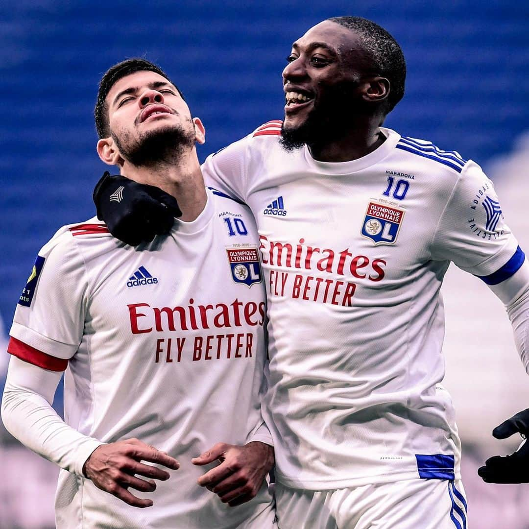 リーグ・アンさんのインスタグラム写真 - (リーグ・アンInstagram)「🇧🇷 @brunog97 🤜⚽️⚽️🤛 @karltokoekambi 🇨🇲 L'@ol s'impose facilement face au @stadedereims et reprend provisoirement la 2e place 💪 !  🆚 #OLSDR (3-0)  Lyon cruise against Stade de Reims and move into second place provisionally! • • #Ligue1UberEats #BrunoGuimaraes #TokoEkambi #OL #OlympiqueLyonnais #GroupamaStadium #Lyon」11月30日 0時14分 - ligue1ubereats