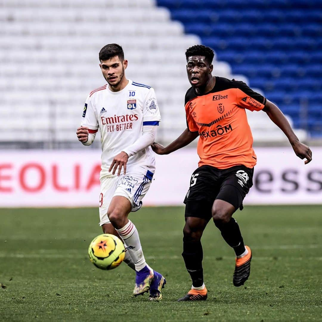 リーグ・アンさんのインスタグラム写真 - (リーグ・アンInstagram)「🇧🇷 @brunog97 🤜⚽️⚽️🤛 @karltokoekambi 🇨🇲 L'@ol s'impose facilement face au @stadedereims et reprend provisoirement la 2e place 💪 !  🆚 #OLSDR (3-0)  Lyon cruise against Stade de Reims and move into second place provisionally! • • #Ligue1UberEats #BrunoGuimaraes #TokoEkambi #OL #OlympiqueLyonnais #GroupamaStadium #Lyon」11月30日 0時14分 - ligue1ubereats