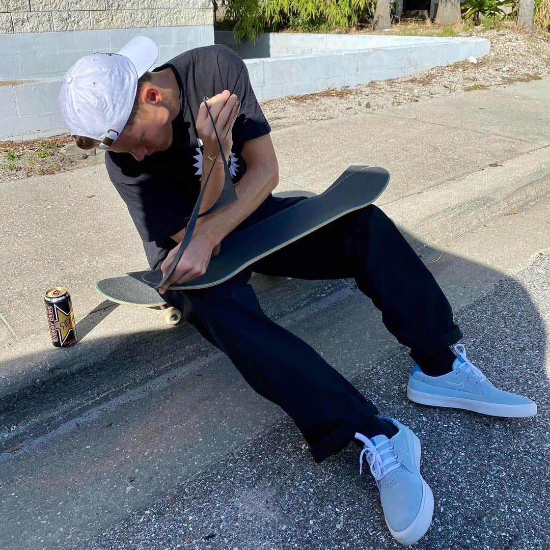 ジェイク・イラーディのインスタグラム：「Time to hit the streets ⭐️ @rockstarenergy  #rockstarenergy」