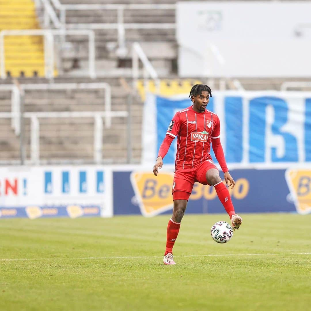 バウバッカー・バリーのインスタグラム：「2:2 im Derby gegen 1860. Schönes Gefühl wieder zurück zu sein 🙏🏾⚽️💯」