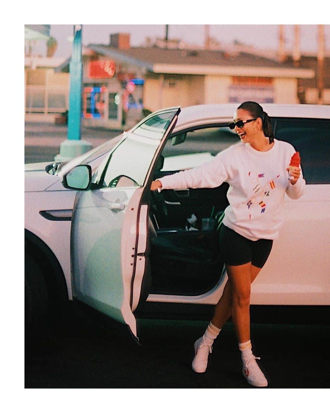 ジョーディン・テイラーのインスタグラム：「SWIPE: Matriarch of Cows. 🍦👑 Vintage Sweaters by @tabvintage 📸 Film by @hossforhomes」