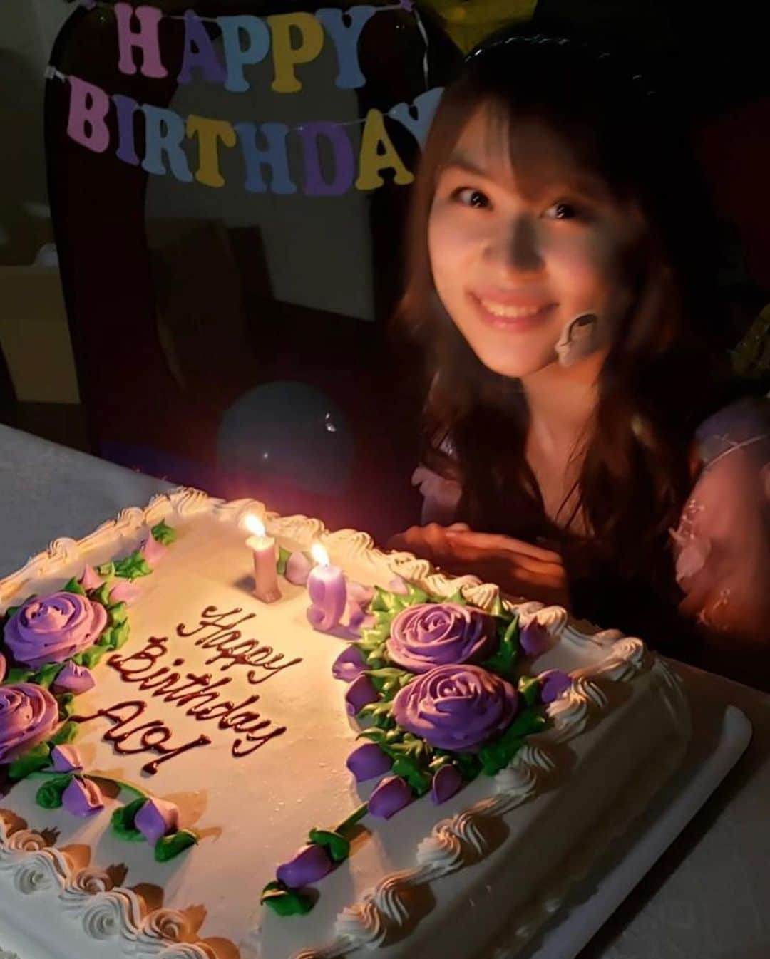 二木蒼生さんのインスタグラム写真 - (二木蒼生Instagram)「#誕生日 #19歳 * 19歳になりました☺︎‼︎ 応援してくださる皆様ありがとうございます🌷   これまで、周りからみたら、なんで?と思われるかもしれない選択をしたこともありました。 チャンスを逃したと言う人もいるかもしれないし、やる気がないととった人もいるかもしれません。 もしかしたら、真子先生やスタッフさんや家族にも、苦労をかけずに済んだかもしれません。 でも、もしもその時に別の道を選んでいたら、きっとこういう活動を続けていられなかったのではないかなと思うし、その時の自分が正しいと信じた道は今でも間違っていなかったと思っています。   今、こんな世の中なのに、新しい曲を作っていただいたり、すごく楽しいと感じながら、新しいチャレンジもさせていただける環境で、もっともっと私自信が努力をしなくてはいけないなと感じています。 * 前日には生誕祭でお祝いしていただきました✨ たくさん来ていただきたい気持ちがあっても、どう呼びかけて良いのか正直迷ってしまうこともあって…皆さん事情もあるだろうし、不安に思いながら来てくださった方もいると思います。本当にありがとうございます。 会場に来てくださったこと、遠くからも応援してくださること感謝しています。 皆さんのおかげで楽しい1日になりました。 お手紙やプレゼントもありがとうございます😭！ まだまだしばらくエンターテイメントには厳しい状況が続くと思いますが、応援してくださる方々に、もっともっと楽しんでいただけるよう、頑張りたいと思っていますので、 19歳の私もよろしくお願いします✿ * #生誕祭 #birthday #19 #1130 #バルーン #風船 #二木蒼生」11月30日 0時24分 - aomushi_kune2
