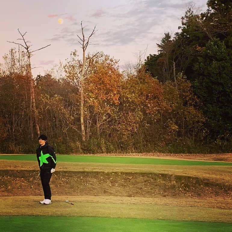 三浦祐太朗さんのインスタグラム写真 - (三浦祐太朗Instagram)「球を棒で転がすなどした。月が綺麗だった。」11月30日 0時31分 - yutaro_3ura