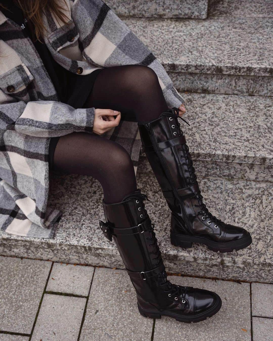 ALDO shoesさんのインスタグラム写真 - (ALDO shoesInstagram)「Calling all grunge goddesses! @kirabejaoui shows off Sadiya - our baddest boot ever complete with a lug sole, lace up detail to the knee, and serious warrior vibes.  #AldoCrew #AldoGermany」11月30日 0時44分 - aldo_shoes