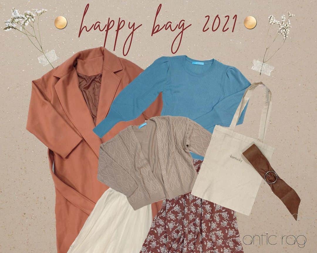 のインスタグラム：「antic rag 2021 happy bag❤︎  本日11.30より先行予約開始しました❗️  今回の福袋も豪華なアイテムが入ってます♪  アウター1 ニット2 スカート2 小物1 オリジナルトートバッグの計7点  税込¥11,000  先行予約の流れは以下の4つございます。  ★店舗にてスタッフに直接ご予約  ★店舗にお電話でのご予約  ★Instagram【@anticrag】のアカウントにDMでのご予約  ★オンラインでご予約  ※カラーはランダムになります。お客様自身で選んでもらうことはできませんのでご了承ください。  ※予約後のキャンセルはできません。」