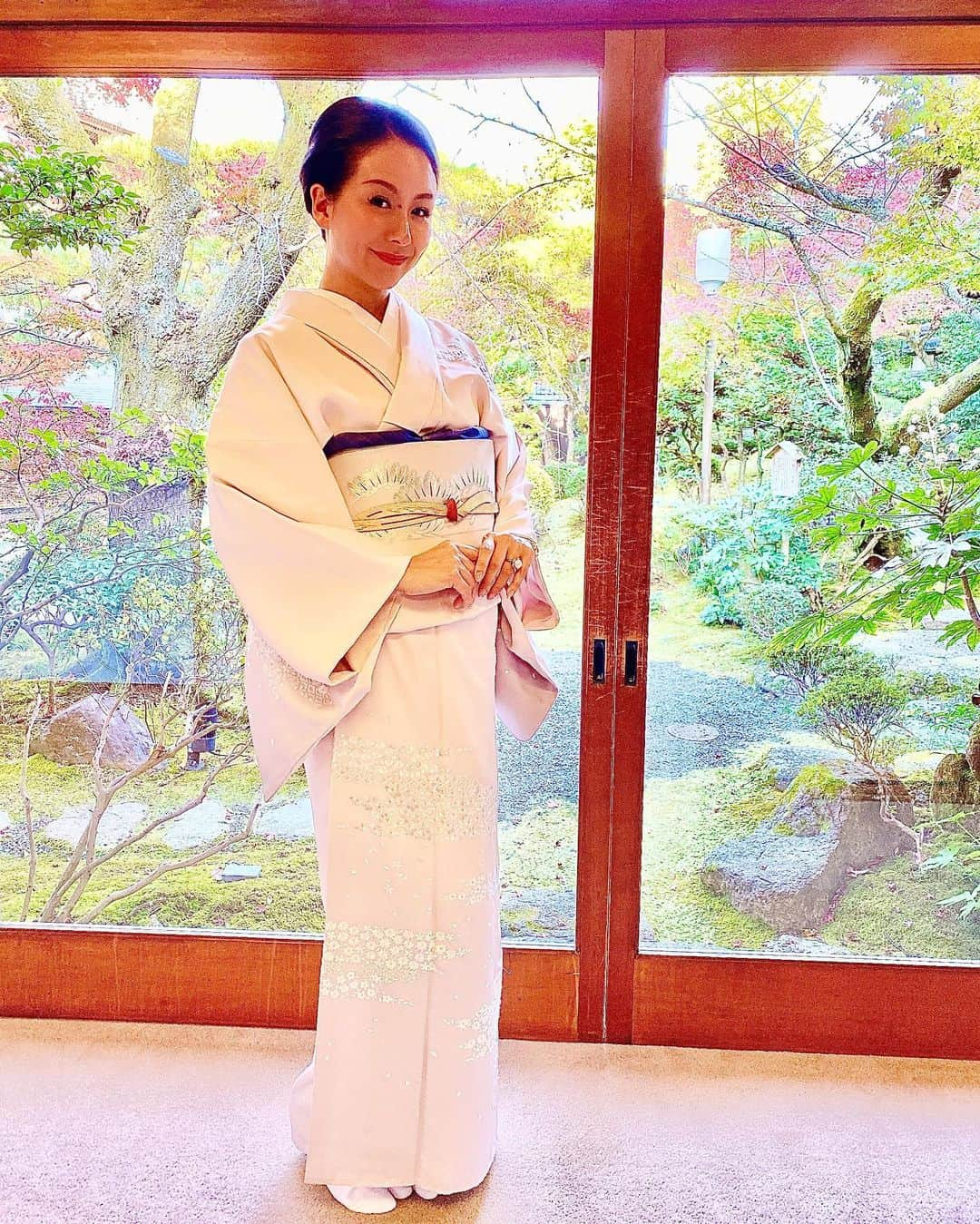 平山美香さんのインスタグラム写真 - (平山美香Instagram)「２０２０年１１月１５日 長男　七五三詣り 早生まれの為、あえて今年に七五三をした長男❤️  月日が経つのは早いなぁ❤️ お詣りの後は、着物を着たからと、わざわざ京都まで行きたくて👘　 南禅寺菊水さんで、中庭の美しい紅葉を眺めながら、美味しいお昼懐石頂きました🍁 #七五三 #七五三詣り #着物 #京都 #着物ネイル」11月30日 0時46分 - mika_hirayama