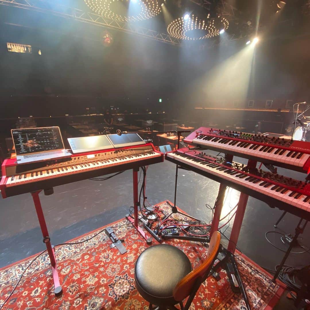 tokuのインスタグラム：「GARNiDELiA、2020年コロナ禍以降初の有観客ライブ&配信ライブ第四弾。 アルバム【起死回生】プレミアムリリースライブでした。 みんなで作るライブが最高。  #garnidelia #起死回生  #nordstage3 #nordgrand #nordwave2」