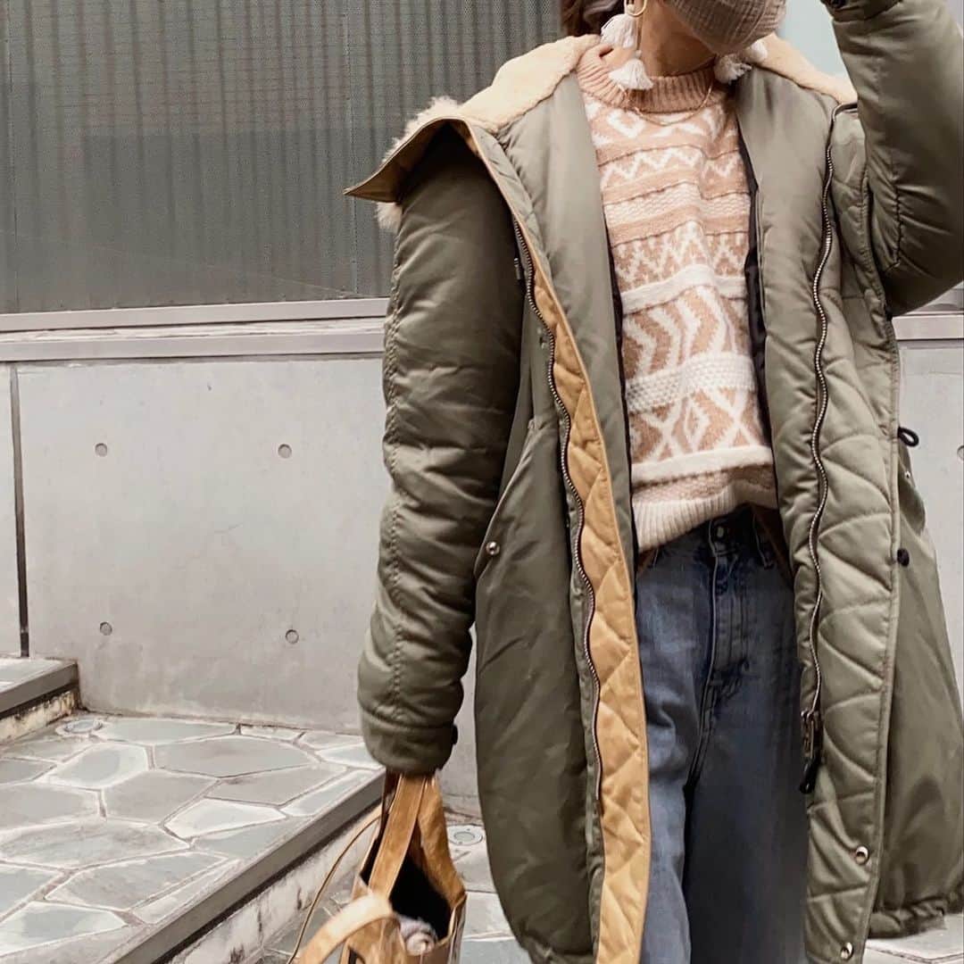 eiko kagamiのインスタグラム：「. . 娘と配色が被った日曜日🐻 自然すぎて、電車で気付いたときに二人で笑った😂 . . . . . #coodinate #fashion #大人カジュアル #カジュアルコーデ #親子コーデ #中学生ママ」