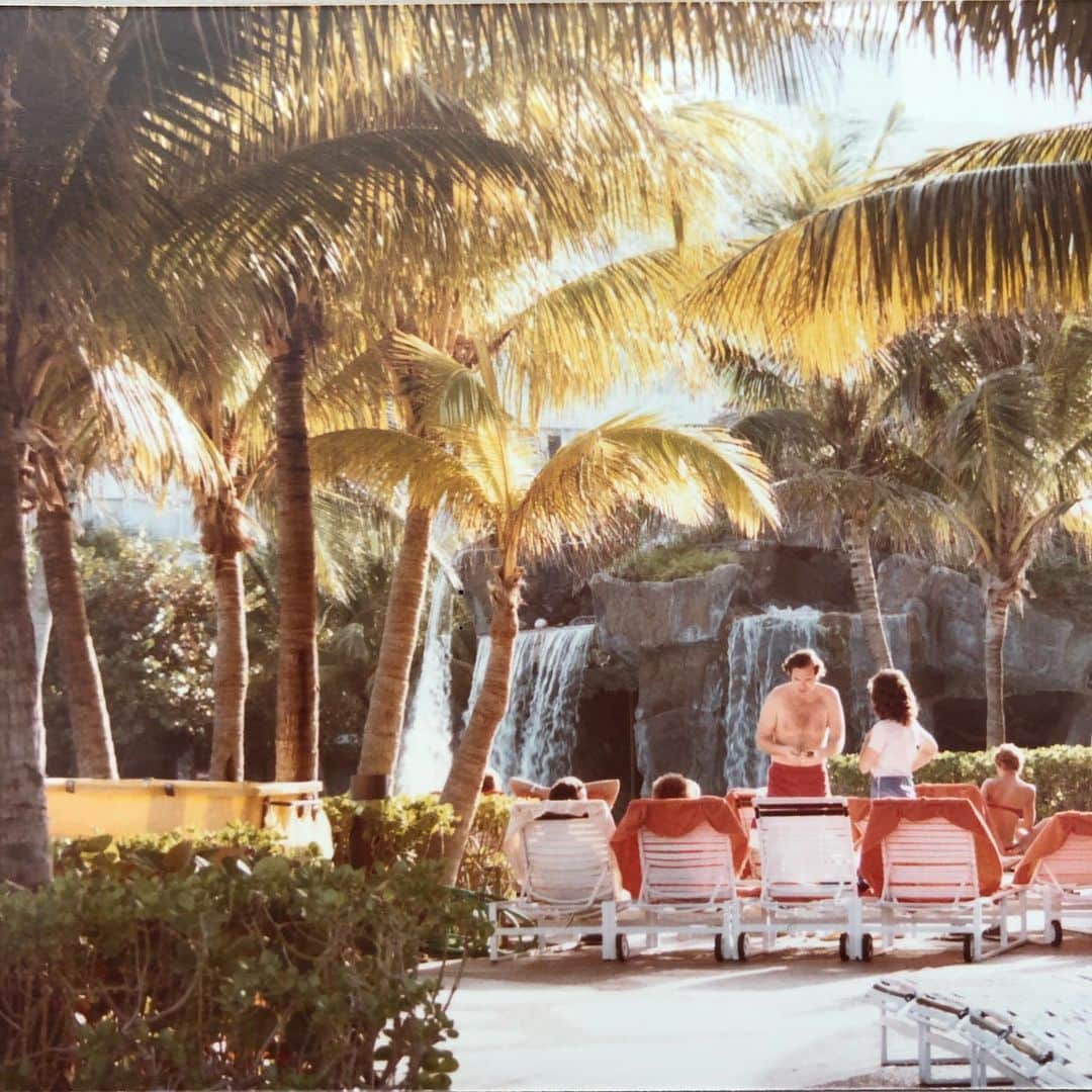 Stephan Wurthのインスタグラム：「Early Work. Fontainebleau, Miami Beach 1984. #35mm #kodak」