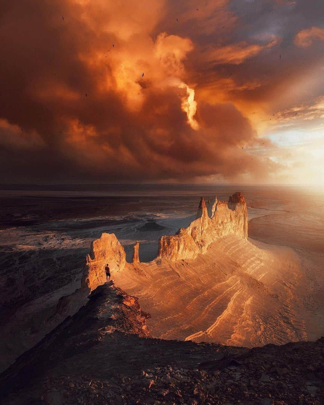 Discover Earthさんのインスタグラム写真 - (Discover EarthInstagram)「This is Mangystau, Kazakhstan. Varied landscapes and desert lands are included in the territory of Mangystau: Caspian lowlands, plateaus (Usturt, Mangyshlak, Kendirli-Kayasan), mountains (Aktau, Karatau), cavities, desert, mountains, and ridges of mountains. An initial multigraded labyrinth, painted with green, yellow, pink and red loam sediments, shapes this kind of landscape.  🇰🇿 #discoverkazakhstan  with @juusohd  . . . . .  #kazakhstan ​#almat  #astana  #казахстан  #астана ​#shymken  #актау ​#akta ​#atyra  #aktobe ​#tara  #mangystau  #aktau_insta  #aqtau  #qazaqstan  #nursultan」11月30日 1時00分 - discoverearth