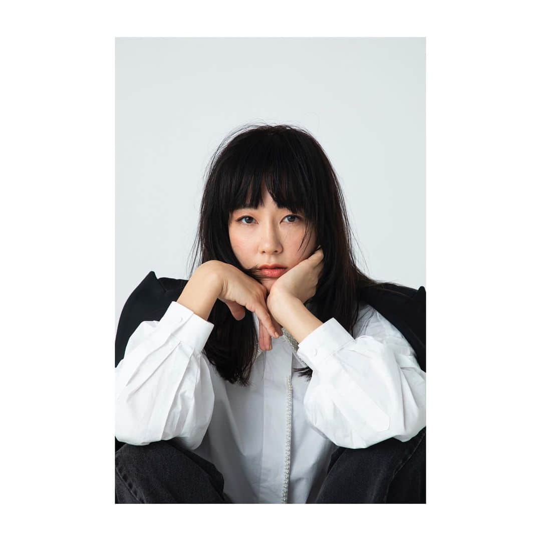二階堂ふみのインスタグラム：「ELLE Online "FOCUS ON"  第六回目のゲストは水川あさみさん❣️ @mizukawa_asami   動物、自然、古き良き物を愛し、優しさに溢れているあさみさん。 現実と真摯に向き合いながら、実生活に取り入れられているミートフリーについてや、俳優という職業、女性としての生き方、色々な事をお話させて頂きました。  あさみさんの温かさ、知的さ、美しさに、惚れ惚れする回となっております。  ぜひ、よろしくお願いします！  あさみさん、大好きです。 ありがとうございました🌱  @mizukawa_asami  @ellejapan」