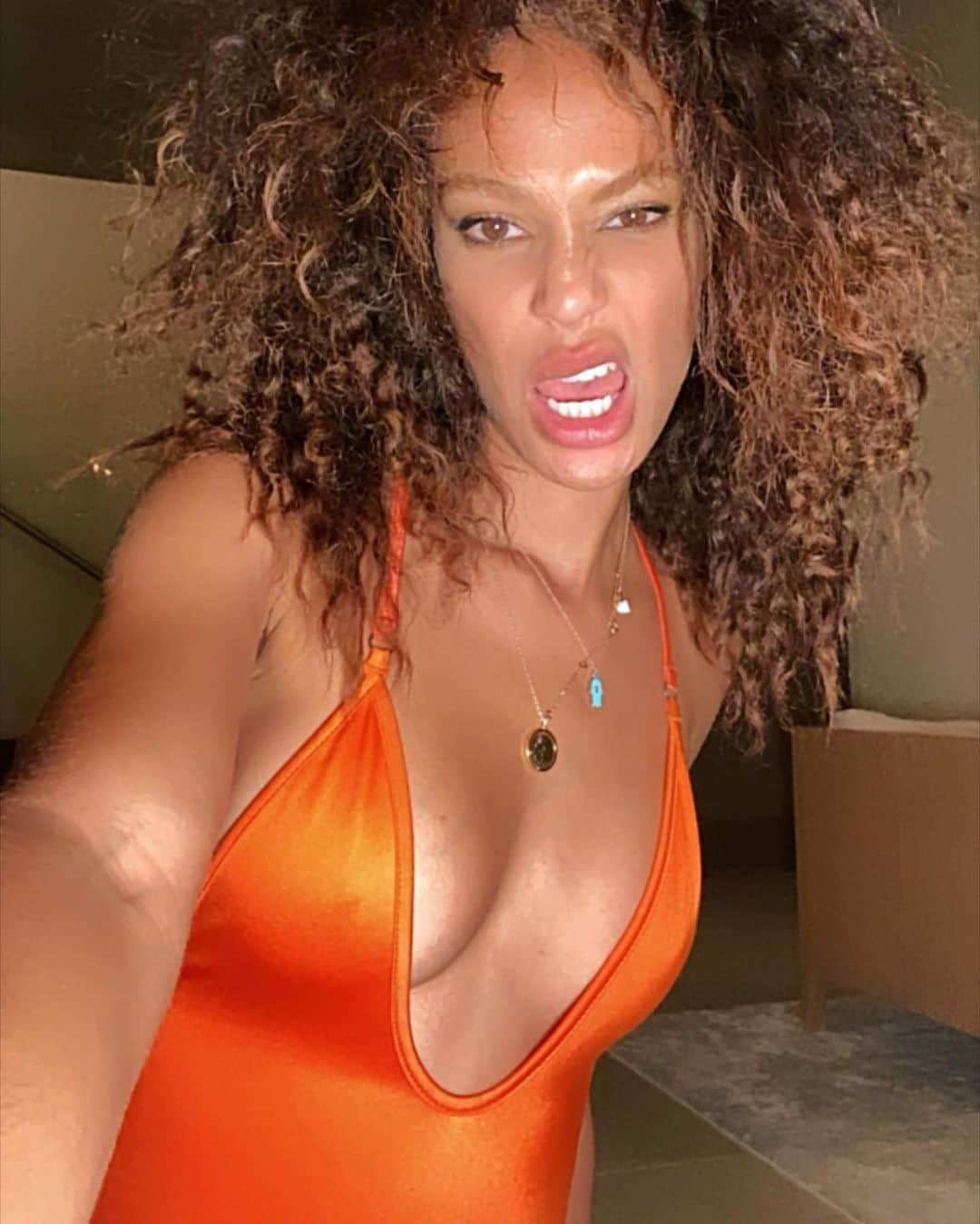 ジョアン・スモールズさんのインスタグラム写真 - (ジョアン・スモールズInstagram)「Rawr ... My 2 Moods」11月30日 1時30分 - joansmalls