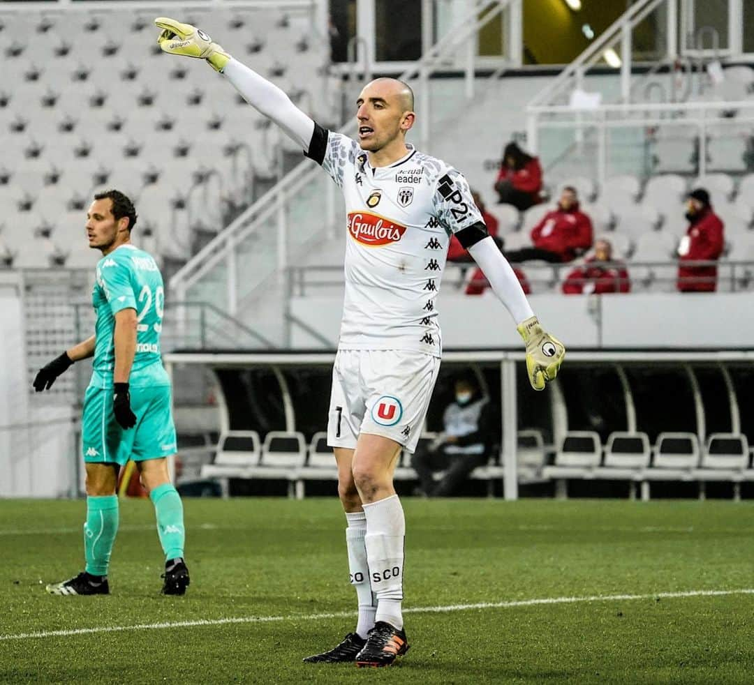 リーグ・アンさんのインスタグラム写真 - (リーグ・アンInstagram)「🆚 #RCLSCO (1-3) ✈️ Grosse perf' d'@angers_sco qui s'impose sur la pelouse de @rclens, jusqu'alors invaincu à Bollaert-Delelis 💪 !  A strong performance from Angers sees them win away to Lens! • • #Ligue1UberEats #SCO #AngersSCO #StadeBollaertDelelis」11月30日 1時39分 - ligue1ubereats