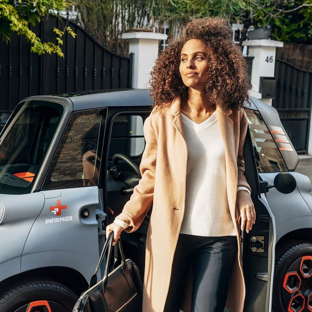 Citroënのインスタグラム：「There’s no better friend than Ami 😉  Citroën Ami – 100% ëlectric and its 75km range, the ideal partner for all your business trips. #CitroënAmi #ËlectricforAll #InspirëdbyYouAll #Mobility #UrbanMobility #Urban #Car #Instacar #CarofInstagram #Lifestyle #Electric #Design #City #Fashion」
