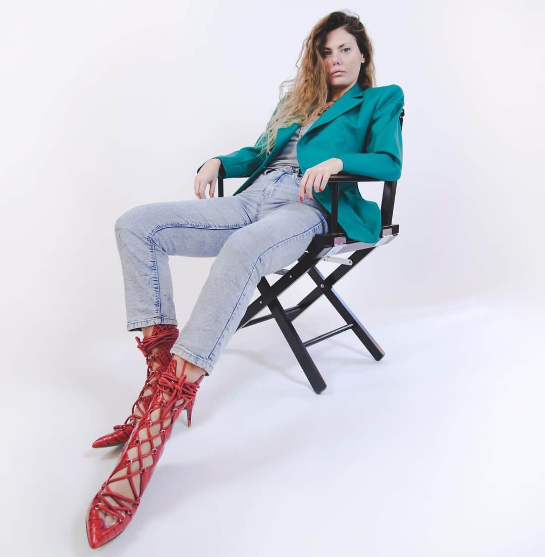 サラバターリアのインスタグラム：「...MILANO COLLECTION ...FALL WINTER 2020  30% off BLACKRAINBOW code at checkout SARABATTAGLIA.com  @bat__sara is photographed wearing the emerald double-breasted jacket and the Pigalle 55 boots, all seasonless pieces from the now-in-store collection.   #SaraBattaglia」