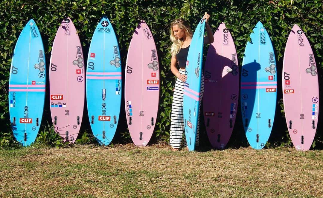 レイキー・ピーターソンさんのインスタグラム写真 - (レイキー・ピーターソンInstagram)「Here they are💕 Absolutely loving my new quiver and more than grateful to the @cisurfboards team for all their hard work. Let’s do this ⚡️⚡️」11月30日 1時57分 - lakeypeterson