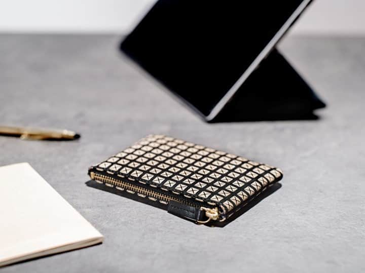 さんのインスタグラム写真 - (Instagram)「Key Case in Studs - Black x Ivory⁠ NOW $75.25 (reg $107.5)⁠ .⁠ Link in Bio⁠ .⁠ .⁠ .⁠ #keycase #coinwallet #madeinjapan #realleather⁠ #leatherwallet #luxuryfashion⁠ #indenest1582 #instaaccessories ⁠ #fashionaddict #OOTD #InstaFashion #walletpattern #handmadewallet #elegantaccessories⁠ #mensfashion⁠ #gentlemanstyle  #menwallet」11月30日 2時02分 - indenest.1582