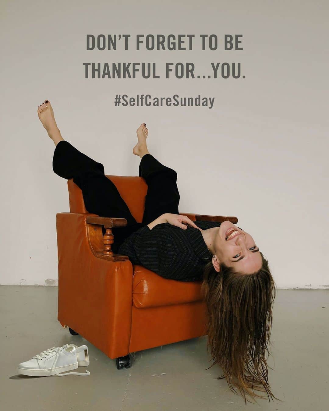 ケネスコールのインスタグラム：「Now’s the time to respect and care for yourself. Stay home, stay safe, socially distance, and if you must go out, please #WearAFuckingMask #SelfCareSunday #StaySafe #MentalHealthCoalition #MentalHealthMatters」