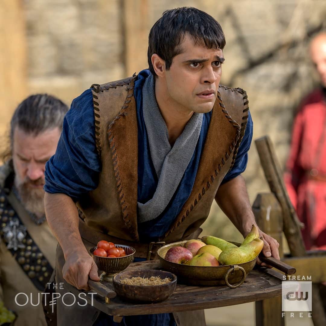 The CWさんのインスタグラム写真 - (The CWInstagram)「The Outpost is in danger. A new episode airs tonight at 9/8c! Stream tomorrow free only on The CW.」11月30日 2時01分 - thecw