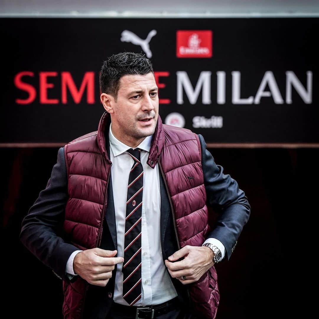 ACミランさんのインスタグラム写真 - (ACミランInstagram)「First game in charge at San Siro:  🆆🅸🅽 🔴⚫️ #MilanFiorentina #SempreMilan」11月30日 2時02分 - acmilan