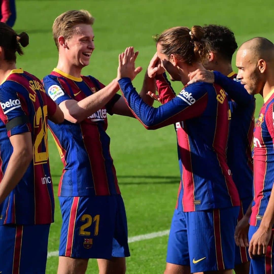 フレンキー・デ・ヨングのインスタグラム：「Good to celebrate the birthday of @fcbarcelona with a win 💙❤️」