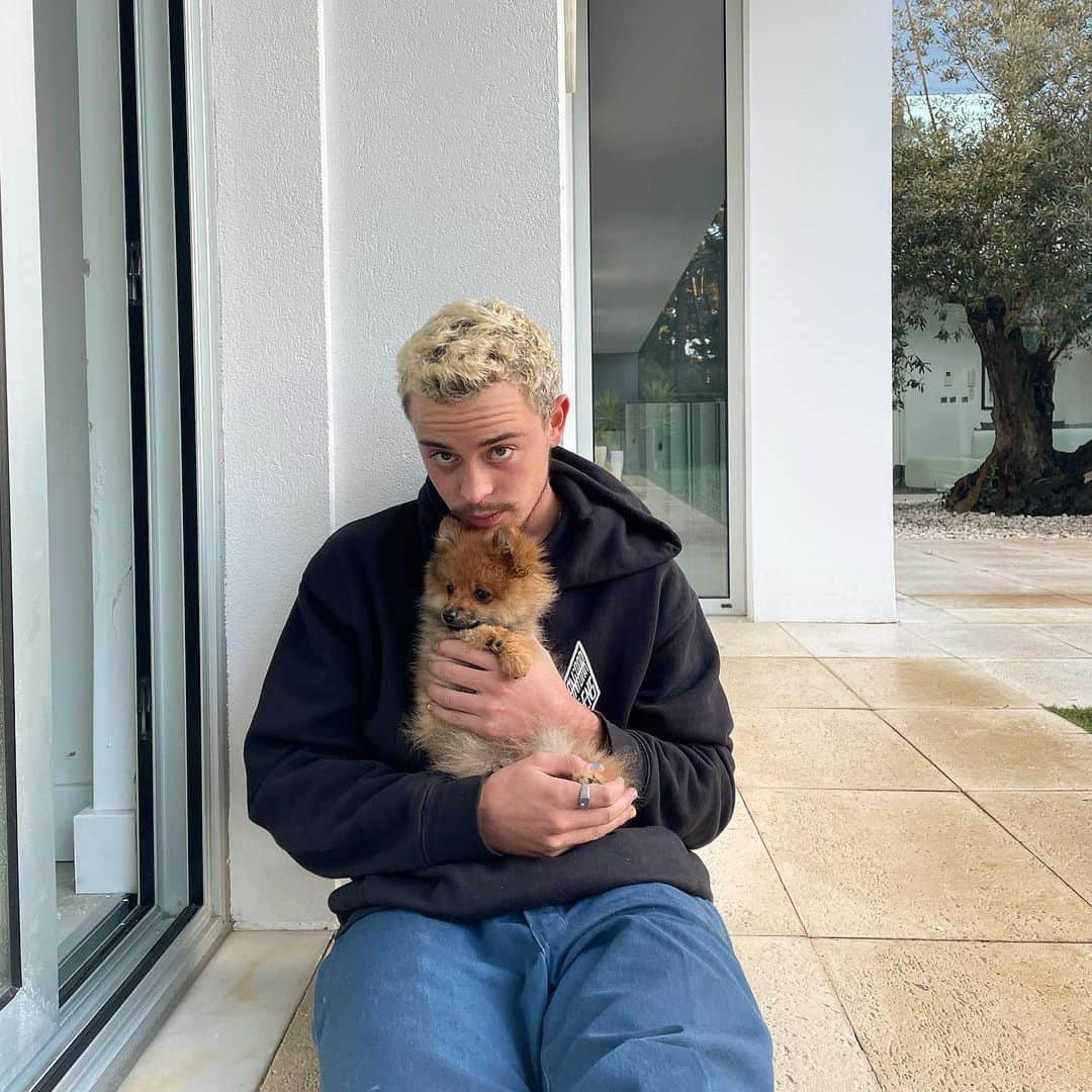 グスタボ・リベイロのインスタグラム：「❤️🐶」