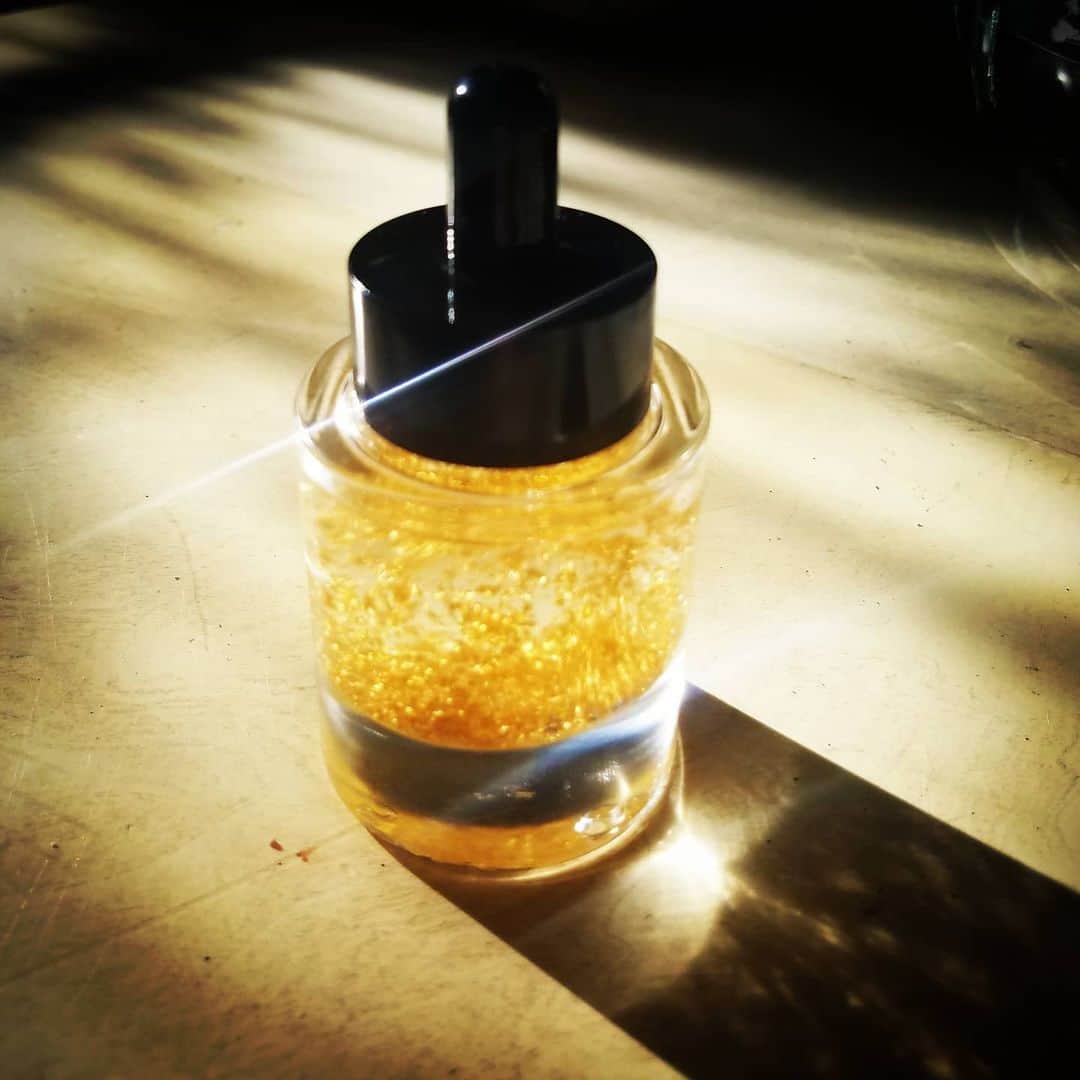 のインスタグラム：「GASOLINE GLAMOUR X SCORPION +  NEW GASOLINEGLAMOUR.COM LAUNCHING 2021  SCORPION GOLD #ORGANIC #ORGANICSKINCARE #VEGAN #VEGANSKINCARE #CLEANSKINCARE #GREENBEAUTY #CRUELTYFREE #ECOBEAUTY #NONTOXIC #CANDLES  #PERFUME #SKINCARE  #EMPIRE #IDONTQUIT #BURYYOURDOUBTS #OFTENIMITATEDNEVERDUPLICATED #WOMAN #FIGHTER #TRUEGRIT  #TRYME  #THEONLYLAWISSURVIVAL #PLAYFORBLOOD #DONTTAKEANYSHIT  #LOVERULES #RAREFIND #THEONEYOUFEED  #GASOLINEGLAMOUR #GASOLINEGLAMOURXSCORPION #SCORPIONPOWER #ITSNOTBRAGGINGIFYOUCANBACKITUP 🦂🖤👑♠️⚡💎 GUTSY POWERFUL HONEST CLEAN CRUELTY FREE VEGAN SKINCARE 4EVERYONE SMALL BATCH HANDMADE IN LA」