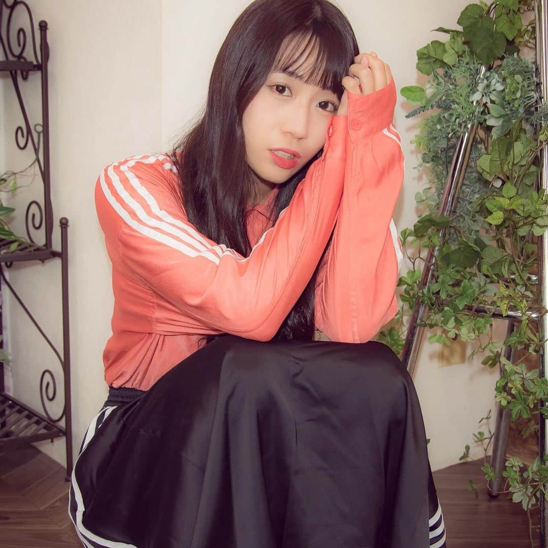 楠木まゆのインスタグラム：「最近毎日が目まぐるしくて、毎日を生きていくのに必死になって、しんどくなるけど。。 この感覚もあと１ヶ月で終わってしまうのかと思うと寂しくもなる。 ・ でもこうやって目まぐるしい生活が出来ることは幸せなことなのかもしれない！ ・ ・ 心折れそうだけど！ てか折れてるけど！今！ ・ こんなに覚え悪かったっけ？ 誰か私の記憶力の容量アップデートしてくださいぃぃ。 ・ ・ ・ ・ ついに11月も終わってしまう。 ・ #生きてるだけで丸儲け」