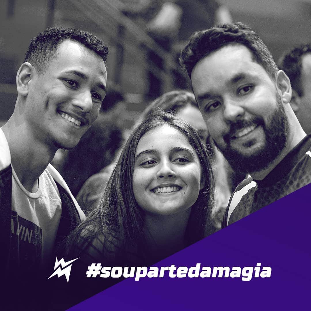 ウィリアム・アルジョナのインスタグラム：「Hoje se joga! 👀   ✔ @mtcvolei × @voleiguarulhos ✔ 19h ✔📺 @sportv  Podemos estar distantes fisicamente, mas sabemos da força da sua torcida! #VCFAZPARTEDAMAGIA   ▶️ FAÇA UM POST NOS STORIES do jogo com a tag #soupartedamagia e me marca, vamos espalhar essa magia! 🧙‍♂️  Foto: @beatrizalbuquerque1952 @manculitte. __________________ #WMWilliamElMago #WilliamElMago #WM #voleibol #volleyball #magiaefazeradiferenca #mtcvolei  ============= Insta @william_elmago_arjona Face  @williamelmago Twitter  @william_elmago」