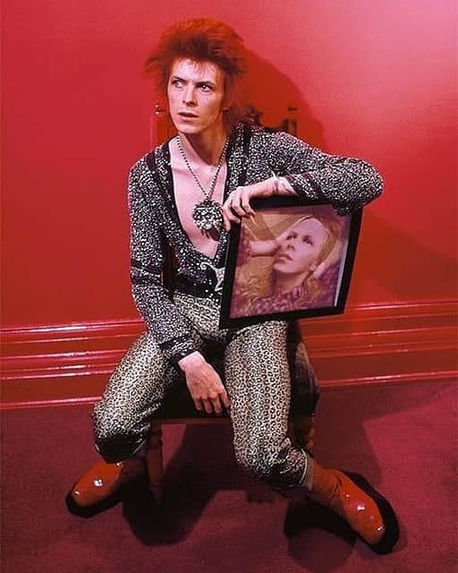 ジャンクフードさんのインスタグラム写真 - (ジャンクフードInstagram)「Your dose of Bowie for the day!!  Also a reminder that today is the last day for our Blck Friday sale! 25% off select items (excluding new arrivals) using code BF2020 ✨🤟」11月30日 3時01分 - junkfoodclothingco