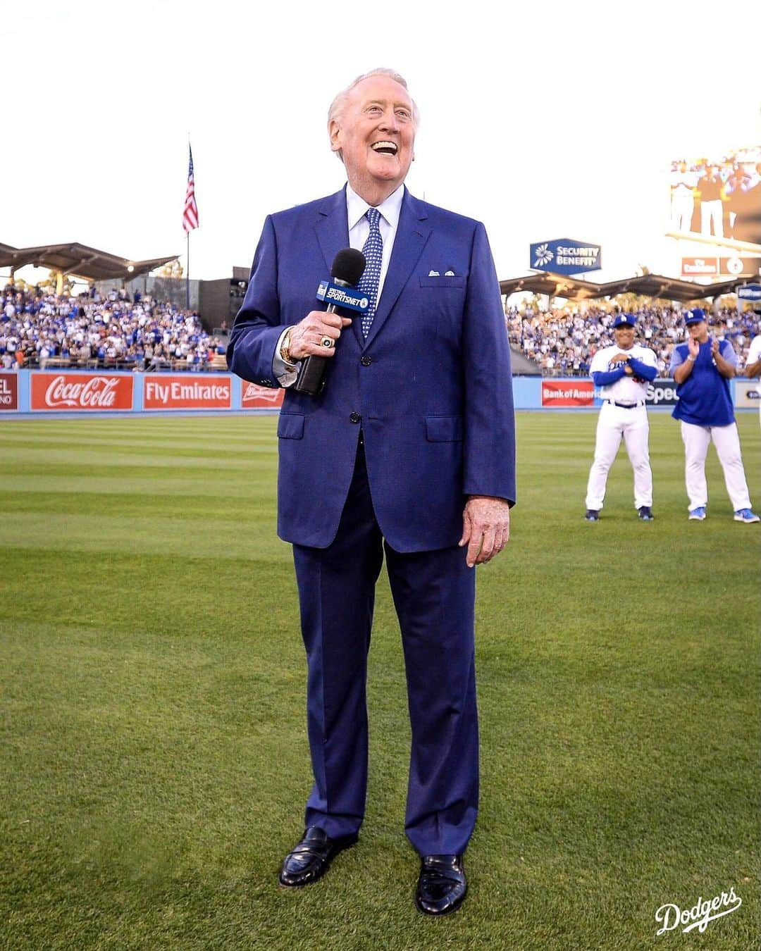 Los Angeles Dodgersさんのインスタグラム写真 - (Los Angeles DodgersInstagram)「Happy birthday, @thevinscully! ⁣ ⁣ In honor of his birthday, tell us your favorite memory or call of Vin’s.」11月30日 3時01分 - dodgers