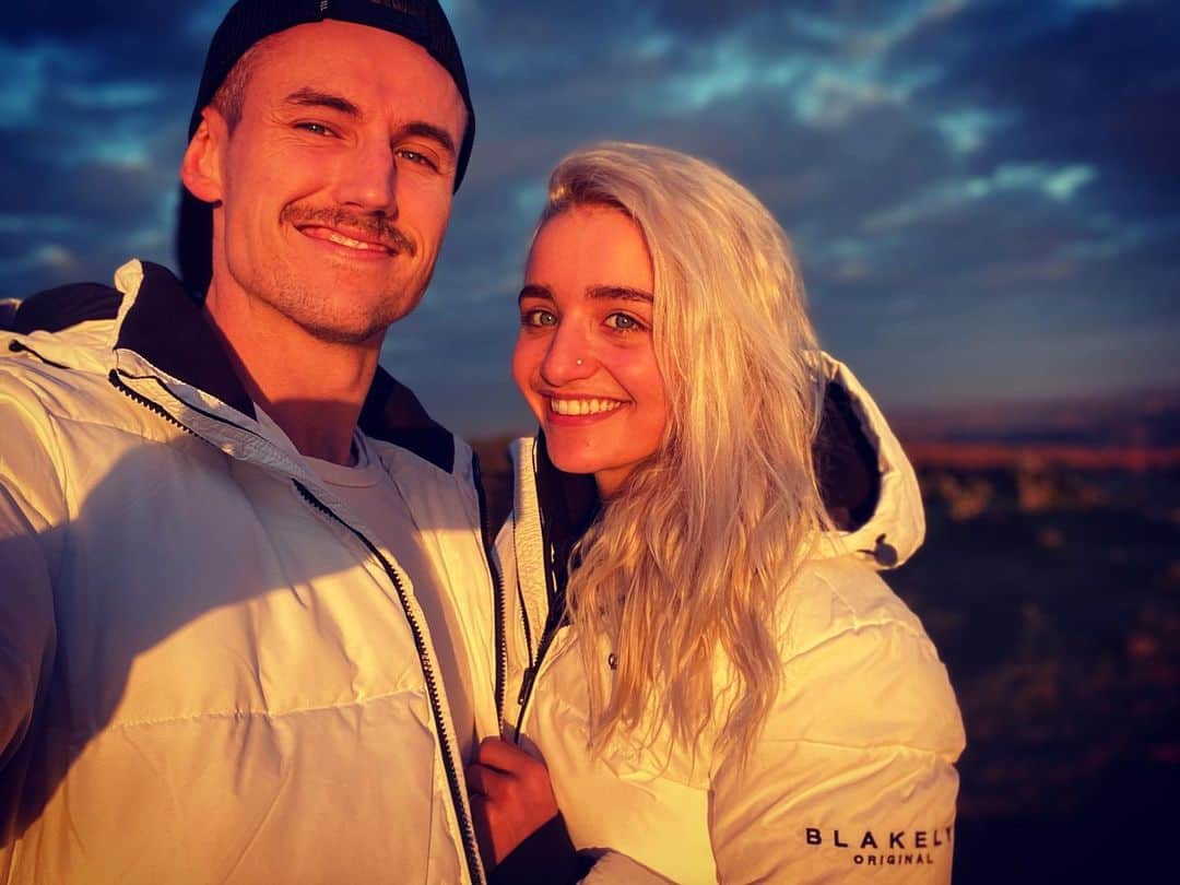 ザイヤ・ブルックサイドのインスタグラム：「“Thank you, dear God, for this good life, and forgive us if we do not love it enough.” 🙏🏻💙  Couples matching jackets - @blakely ✨」