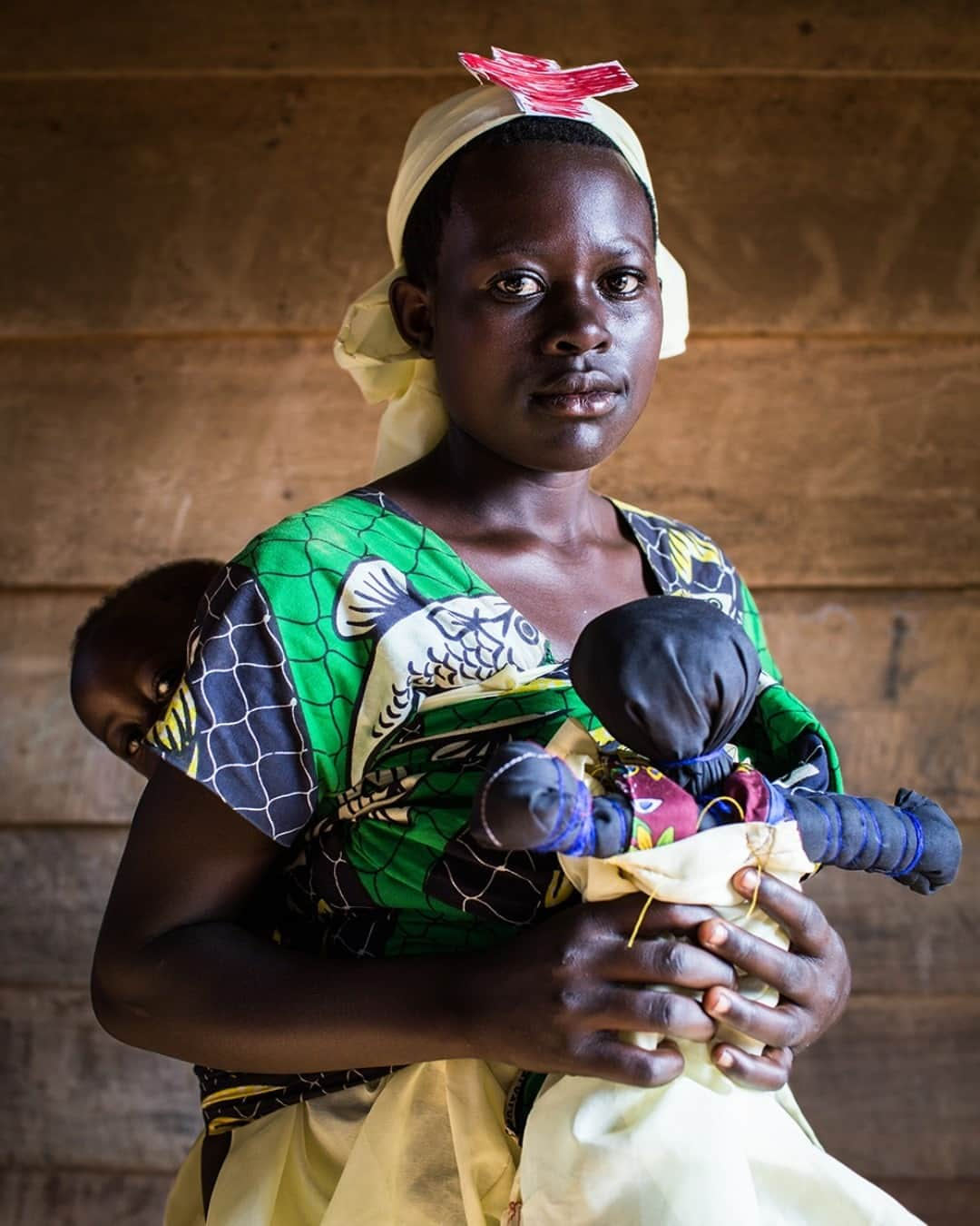 unicefさんのインスタグラム写真 - (unicefInstagram)「"I am 15 years old and I have a child named Chance. He is one year old. When I go to school, I am not ashamed of anything.” Françoise from DR Congo won’t let anyone stop her from getting an education. “Others cannot understand why I am a student while I already have a child. I tell them that if I study, it is precisely because I want to help my child." ⠀ ⠀ Over 11 million children need humanitarian assistance in DR Congo. They are facing conflict, the aftermath of two Ebola outbreaks, and now COVID-19. Help support children like Françoise achieve their dreams by tapping the link in our bio. ⠀ ⠀ 📸 @vtremeau  @un_ocha #OneDayIWill #UNexhibits #ChildrenUnderAttack」11月30日 14時10分 - unicef