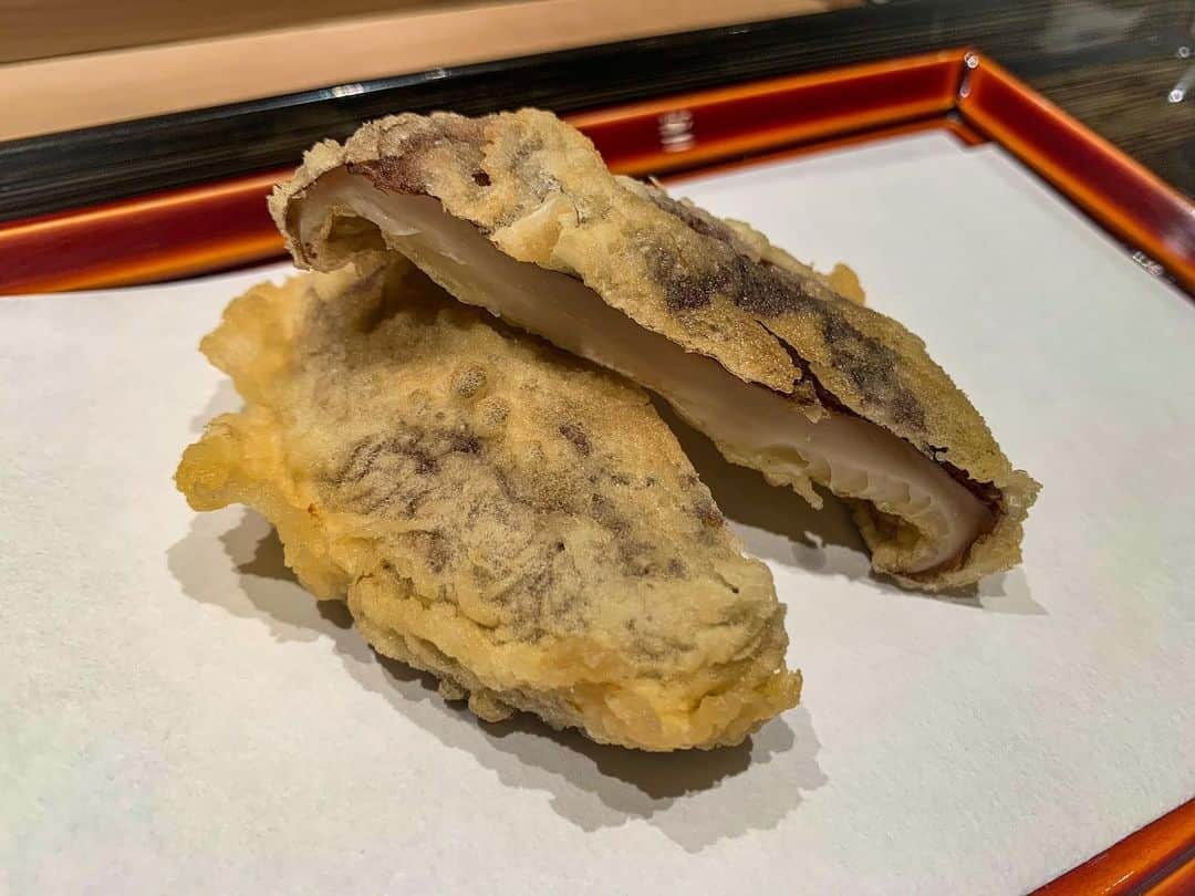 藤田早希さんのインスタグラム写真 - (藤田早希Instagram)「たまには飯テロしても良いでしょ😏 前に行ったてんぷら近藤。 美味しい食べ物は心が元気になる✨. . ☆☆☆☆☆☆☆☆☆☆☆☆☆☆☆. .  Sometimes it's okay to have a terrorist attack on rice 😏  Tempura Kondo I went to before.  Delicious food will rejuvenate your heart ✨. .  가끔은 밥 테러해도 좋을 것 😏  전에 한 튀김 콘도.  맛있는 음식은 마음이 건강 해지는 ✨. . ☆☆☆☆☆☆☆☆☆☆☆☆☆☆☆. . . . #天ぷら近藤 #銀座 #ミシュラン2つ星 #銀座グルメ #銀座ディナー #江戸前てんぷら . . . .」11月30日 13時01分 - sakifujita