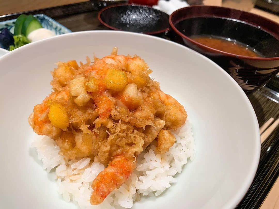 藤田早希さんのインスタグラム写真 - (藤田早希Instagram)「たまには飯テロしても良いでしょ😏 前に行ったてんぷら近藤。 美味しい食べ物は心が元気になる✨. . ☆☆☆☆☆☆☆☆☆☆☆☆☆☆☆. .  Sometimes it's okay to have a terrorist attack on rice 😏  Tempura Kondo I went to before.  Delicious food will rejuvenate your heart ✨. .  가끔은 밥 테러해도 좋을 것 😏  전에 한 튀김 콘도.  맛있는 음식은 마음이 건강 해지는 ✨. . ☆☆☆☆☆☆☆☆☆☆☆☆☆☆☆. . . . #天ぷら近藤 #銀座 #ミシュラン2つ星 #銀座グルメ #銀座ディナー #江戸前てんぷら . . . .」11月30日 13時01分 - sakifujita