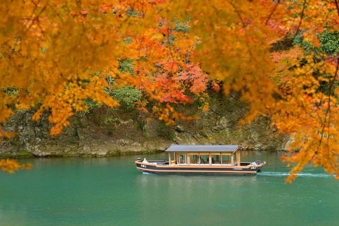 HOSHINOYA｜星のやのインスタグラム：「Now that Autumn is coming to an end.  #hoshinoyakyoto #hoshinoya #hoshinoresorts #kyoto #星のや京都 #星のや #星野リゾート #嵐山」