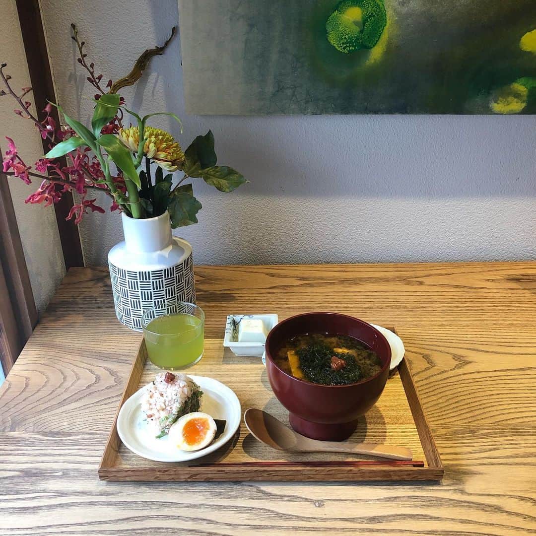 長野真琴のインスタグラム：「﻿ ﻿ ﻿ 浅草にある味噌汁のお店﻿ ﻿ 味噌汁と🍙﻿ って最高の組み合わせ🥺﻿ ﻿ ﻿ ﻿ ﻿ ﻿ #asakusa #misojyu #1130」