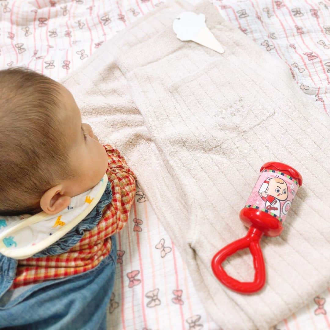 うえむらちかのインスタグラム：「セールの時期ですね😎﻿ ﻿ この間姪っ子ちゃんの200日のお祝いをしました🥂﻿ 日頃育児を頑張ってるお姉ちゃんにも @amazonfashionjp でgelato piqueのもこもこパンツをプレゼント🎁﻿ ﻿ もこもこが気持ち良くて姪っ子ちゃんも気持ち良さそう😍﻿ 12/1までサイバーマンデーのセールをやってるから﻿ 今度は姪っ子ちゃんに﻿ クリスマスプレゼントも探そうかな〜🎄﻿ ﻿ ﻿ #amazonで発見 #サイバーマンデー ﻿ #CyberMonday #Amazon ﻿ #Fashion #セール #sale #ファッション #アマゾンファッション#PR #amazonfashionjp #AmazonFashion」