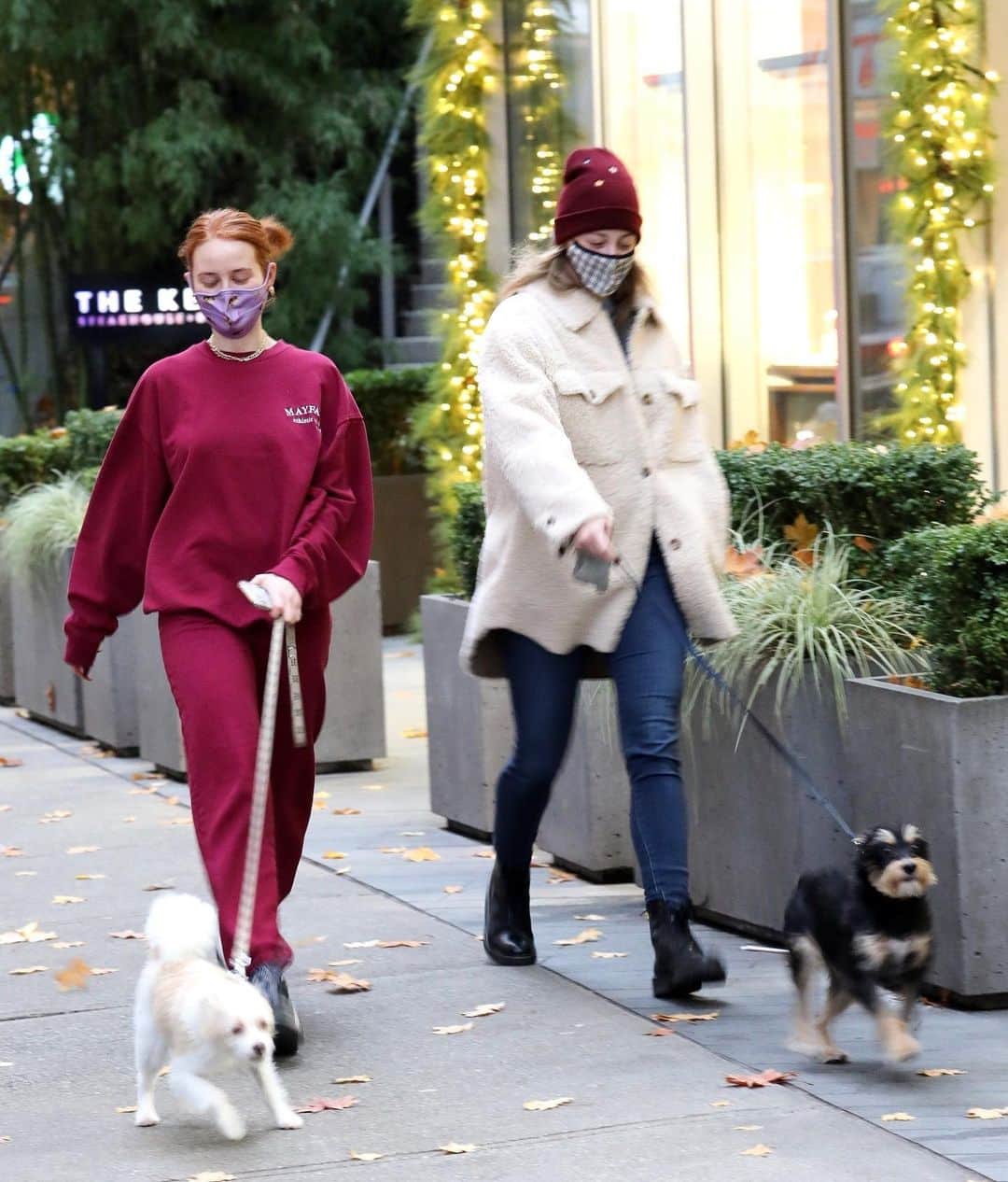 Just Jaredさんのインスタグラム写真 - (Just JaredInstagram)「Madeleine Petsch (@madelame) & @lilireinhart mask up while taking their dogs for an early evening walk! #MadelainePetsch #LiliReinhart Photos: Backgrid」11月30日 14時04分 - justjared