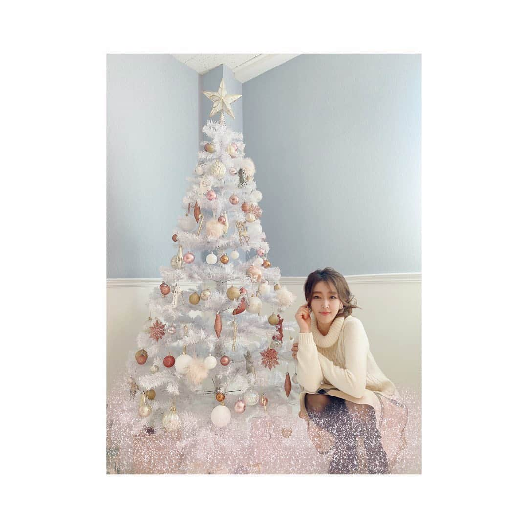 中冨杏子さんのインスタグラム写真 - (中冨杏子Instagram)「.*･ﾟ　.ﾟ･*.🎄.*･ﾟ　.ﾟ･*. . 寒くなってきました。 . 皆さんが健康で 幸せな毎日を過ごせてますように✨ .  #🌲＋🌟❄＝🎄 #クリスマスツリー #もうすぐくりすます  #先日の撮影の1枚  #過去投稿」11月30日 14時06分 - anko_nakatomi