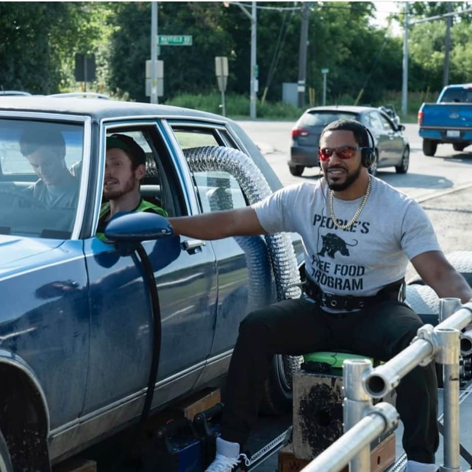 ラズ・アロンソのインスタグラム：「You got 1 guess..... What was MM listening to?」